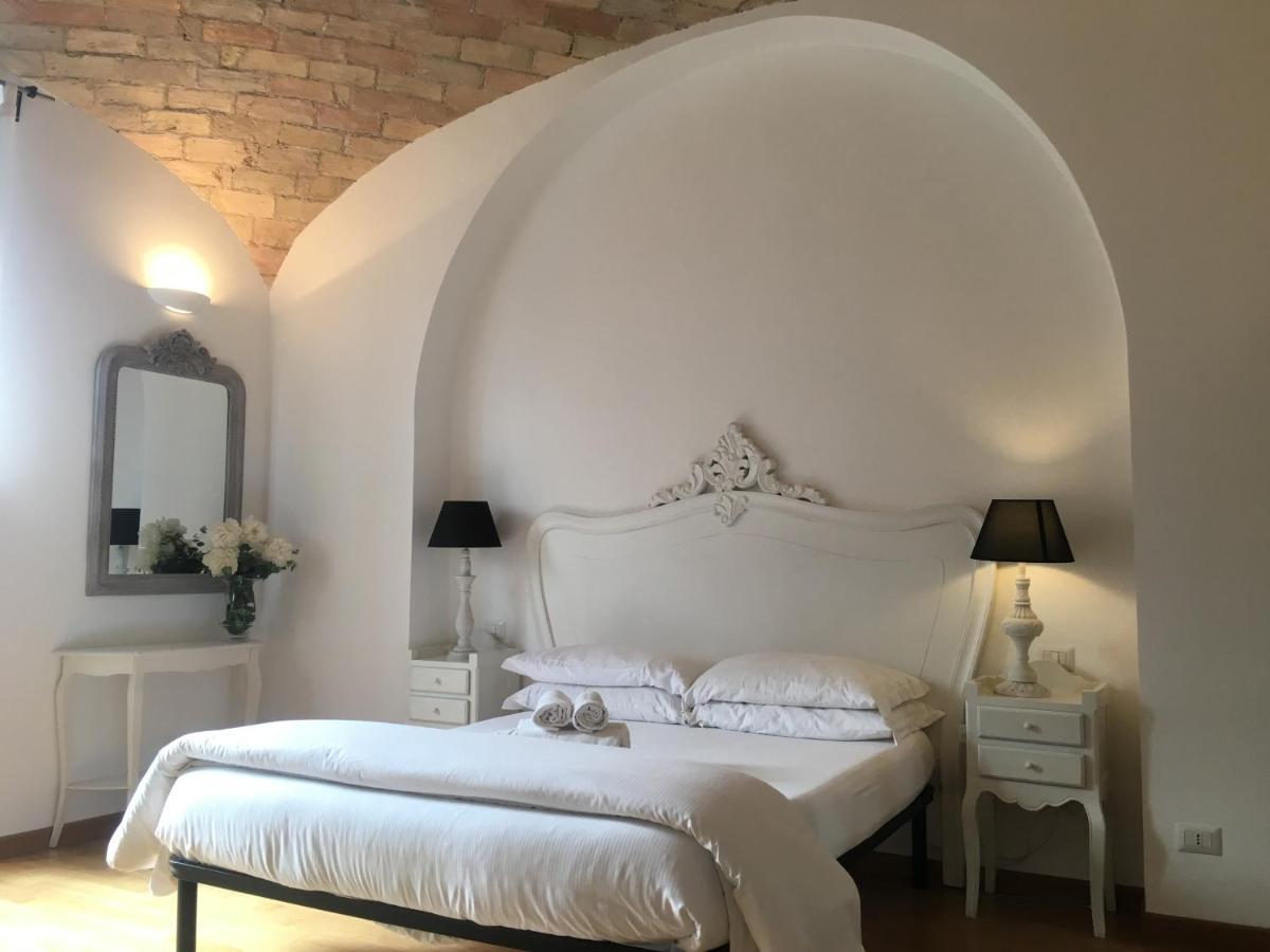 La Finestra Sul Colosseo B&B 1 ローマ エクステリア 写真