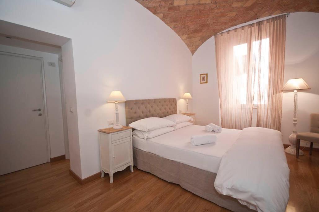 La Finestra Sul Colosseo B&B 1 ローマ エクステリア 写真
